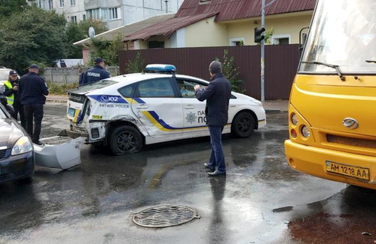 Патрульные на «Приусе» угодили в ДТП в Житомире. ФОТО