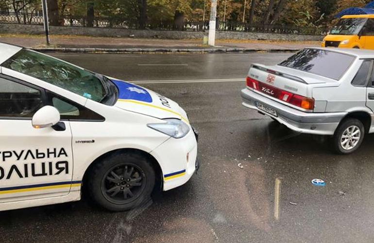 ДТП в Житомире: полицейский Prius «поцеловал» Ладу. ФОТО
