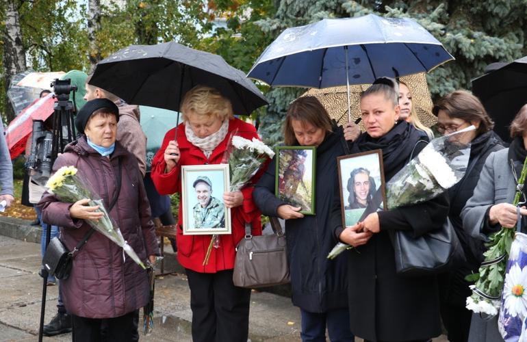 Отдали свою жизнь за Украину: Житомир почтил память погибших патриотов. ФОТО