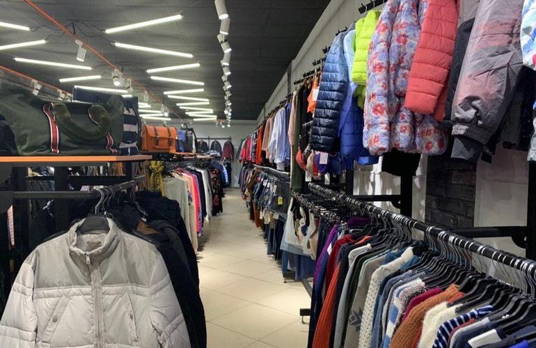 СБУ разоблачила 100-миллионную контрабанду брендовой одежды: её продавали в Житомире