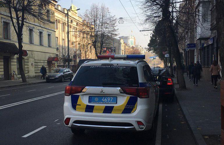 В Житомире полиция объявила «охоту» на водителей, которые паркуются где попало. ФОТО