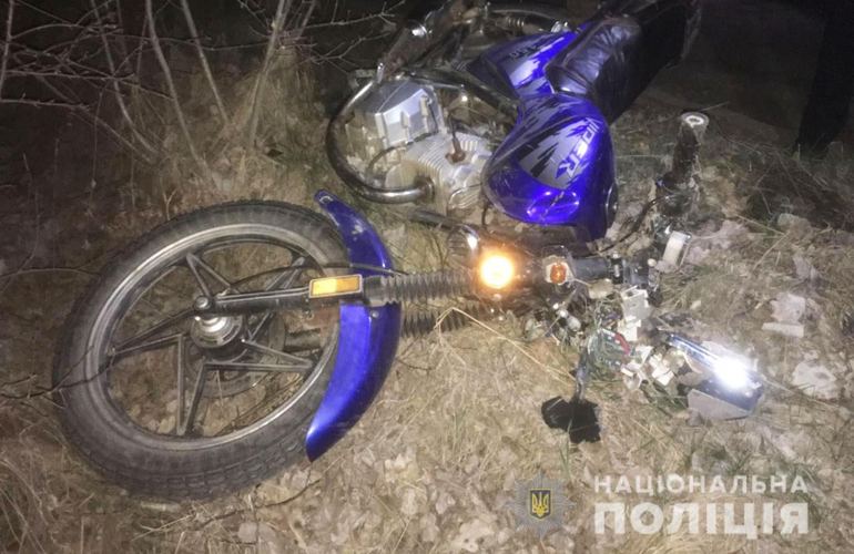На Житомирщине мотоцикл вылетел в кювет: водитель погиб, пассажир в больнице