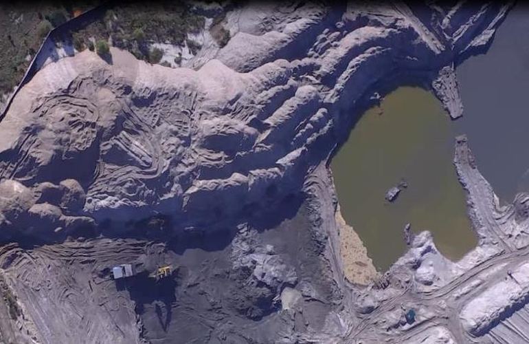 В Житомирской области ради добычи янтаря выкопали огромный карьер. ФОТО