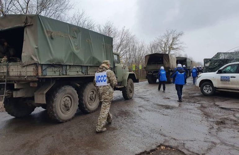 На Донбассе началось разведение войск: все подробности