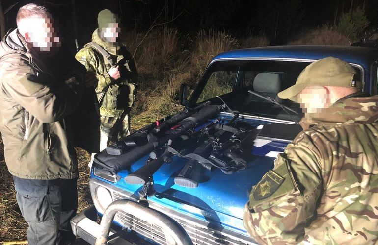 Житомирские пограничники задержали вооруженных «сталкеров», которые пытались попасть в зону отчуждения