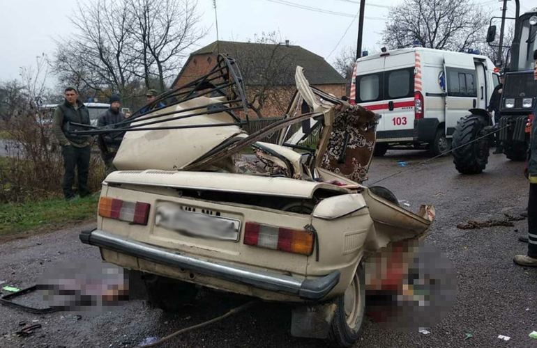 В Житомирской области «КамАЗ» раздавил «Запорожец», погибли три человека. ФОТО