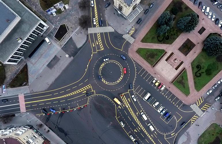Новая разметка на главной площади Житомира: реакция водителей на новшества. ВИДЕО
