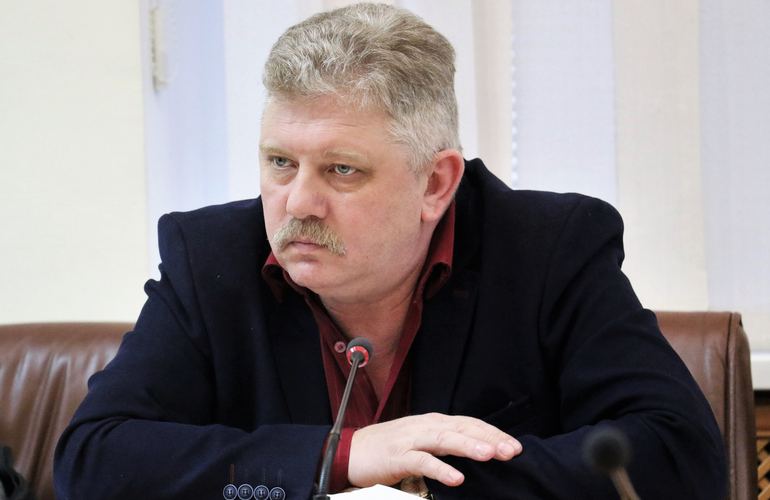 Пойман на взятке, но продолжит работать в мэрии: суд в Житомире восстановил в должности Юрия Мостовича