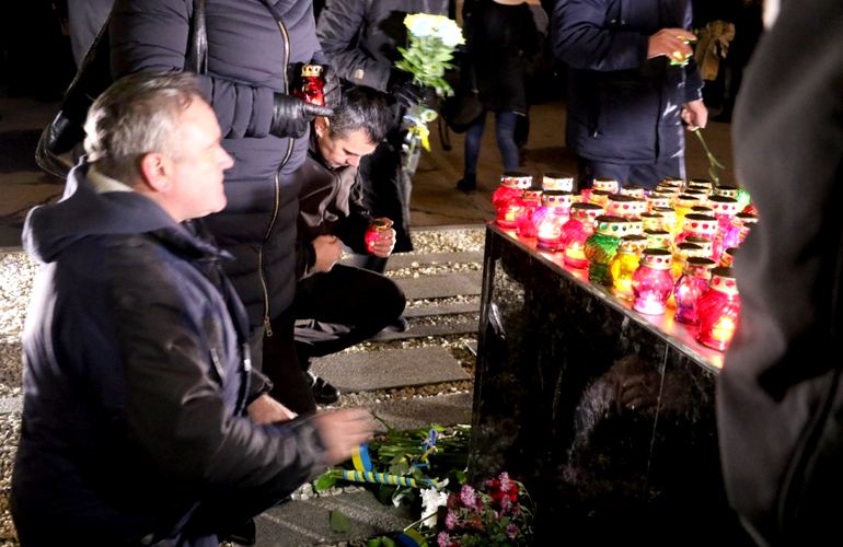 В День Достоинства и Свободы в Житомире почтили павших героев. ФОТО
