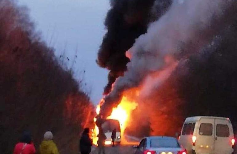 В Житомирской области горел рейсовый автобус с пассажирами. ФОТО