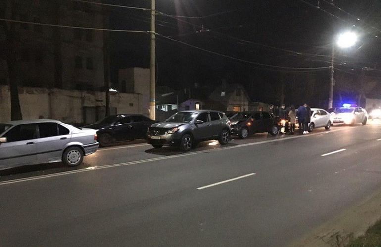 Крупное ДТП в Житомире: столкнулись четыре автомобиля, обошлось без пострадавших. ФОТО