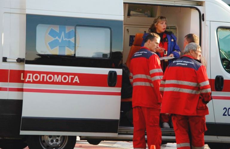 В Житомире пьяный мужчина избил медсестру «скорой» и отсидит за это полгода