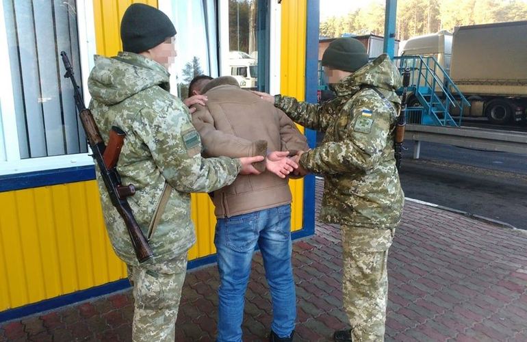Разыскивался за изнасилование: пограничники Житомирского отряда задержали молдаванина