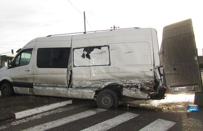 На Житомирщине КамАЗ протаранил микроавтобус, есть пострадавшие. ФОТО