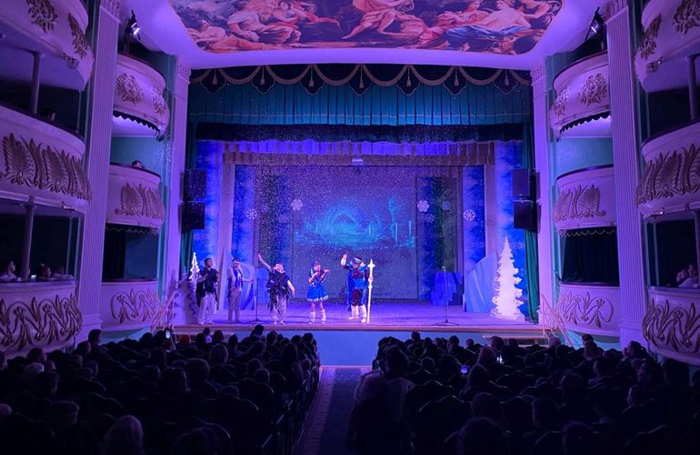 В Житомире для деток устроили праздничное представление. ФОТО