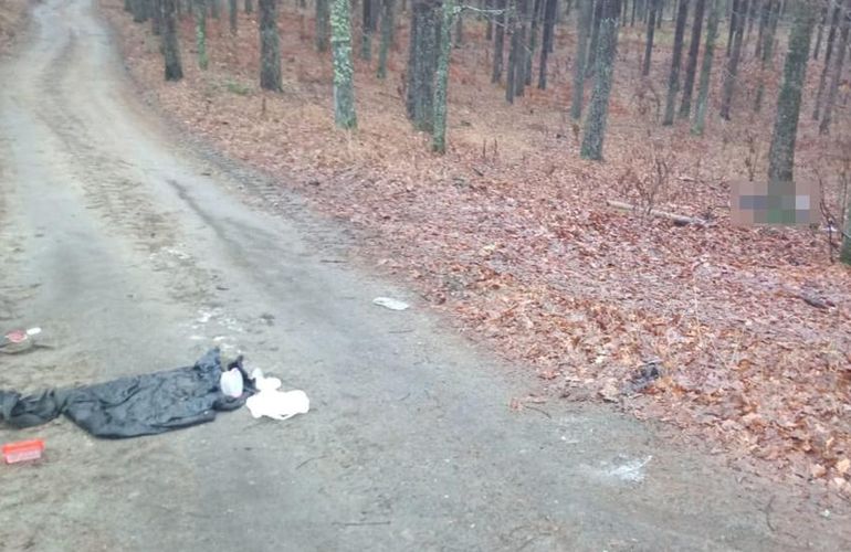 В лесу на Житомирщине нашли труп мужчины: убийцей оказался 19-летний парень