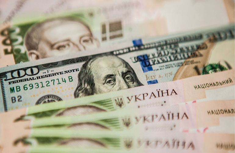 Рост пенсий и скачок доллара: как изменится жизнь украинцев с 1 марта