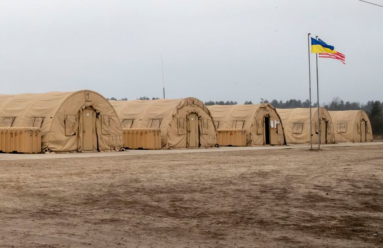 США передали военным из Житомирщины палаточный городок стоимостью $1,5 млн