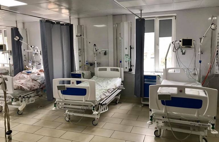 Главный санврач Украины проверил больницу в Житомире, готова ли она принимать зараженных коронавирусом