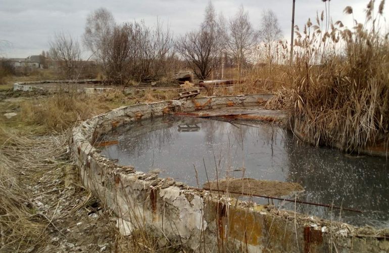 Город-сосед Житомира сбрасывает в Тетерев загрязненные сточные воды. ФОТО
