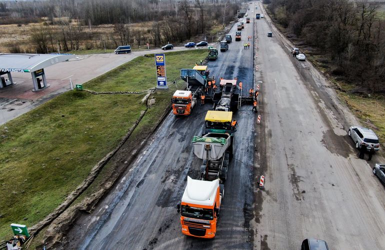 ОГА показала, как ремонтируют и строят дороги в северном пригороде Житомира. ФОТО