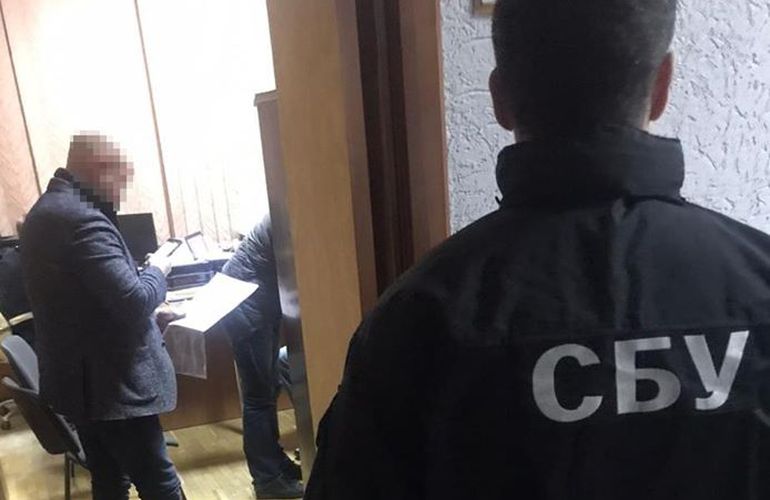 Бывший депутат Житомирского горсовета организовал схему незаконной растаможки «евроблях» – СБУ