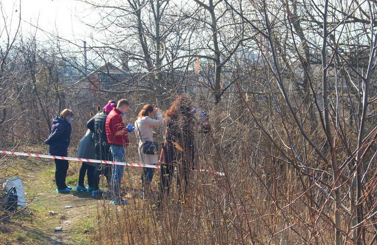 Возле болота Крошне нашли тело парня с признаками насильственной смерти. ФОТО
