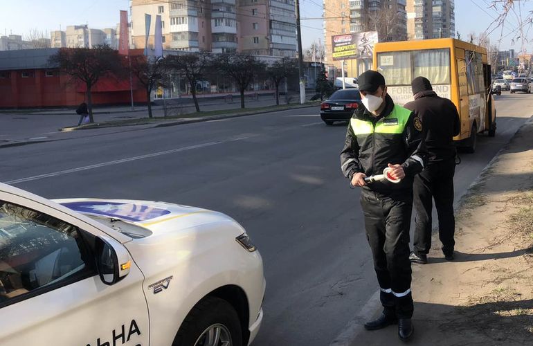 Водители без масок и забитые маршрутки: в Житомире устроили проверку общественного транспорта. ФОТО