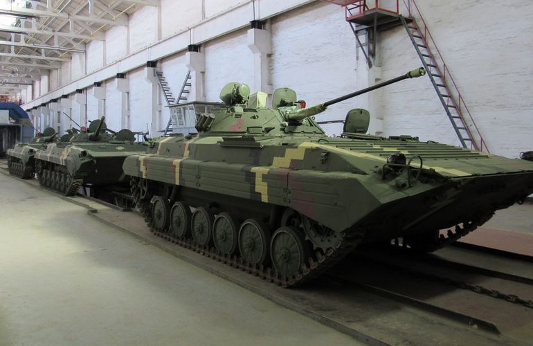 Житомирский бронетанковый продолжает работать: завод передал МО партию модернизированных БМП. ФОТО