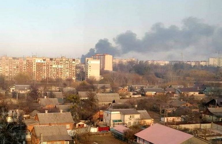 В Житомире горят склады на территории военной части. ВИДЕО