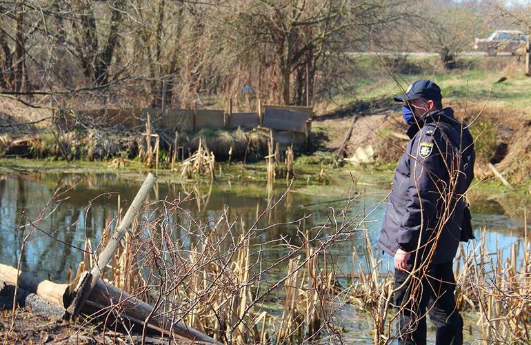 Трагедия на Житомирщине: в пруду утонул 2-летний мальчик. ФОТО