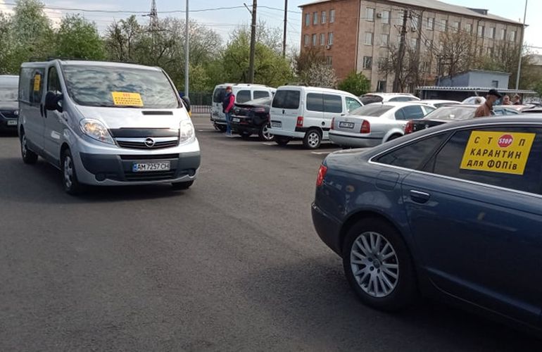 ФОПы устроили автопробег по Житомиру: требуют разрешить работать во время карантина. ФОТО