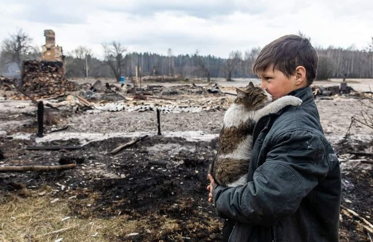 Волонтеры собрали полмиллиона гривен для семей, пострадавших от пожаров на Житомирщине