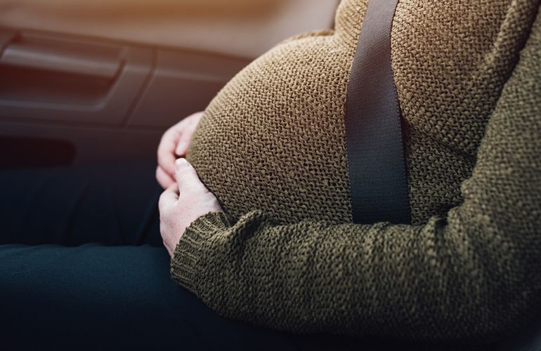 На Житомирщине женщина родила сына в такси по дороге в роддом