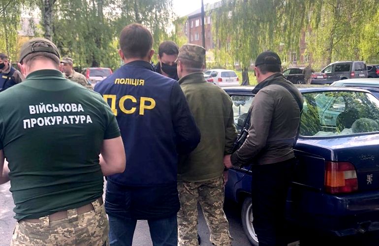 На взятке задержан командир одной из воинских частей Житомирщины. ФОТО