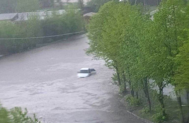Житомир ушел под воду из-за сильного ливня: фото затопленных улиц