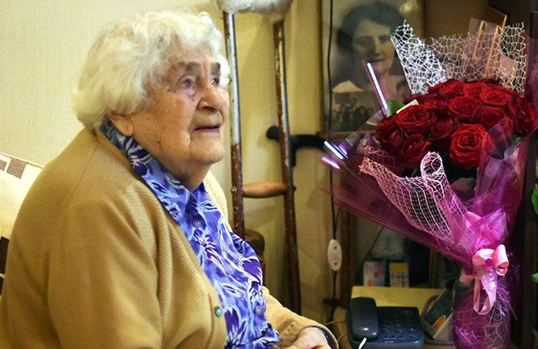 Житомирянка отметила 105-й день рождения: женщину поздравили власти города и области. ФОТО