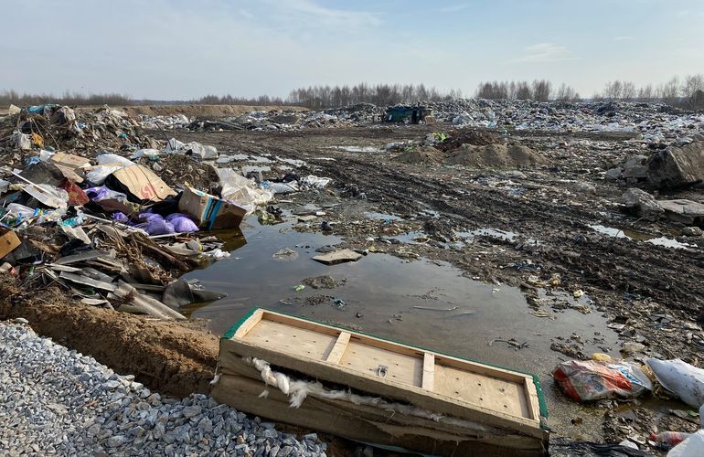 Грубые нарушения: экологи требуют закрыть в Житомирской области свалку 60-тысячного города