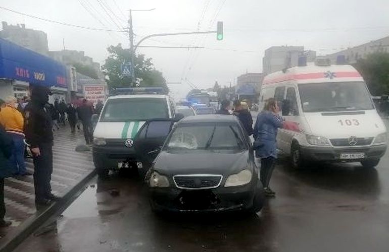 В Житомире водитель легковушки на «зебре» сбил мужчину: оба нарушили ПДД. ВИДЕО