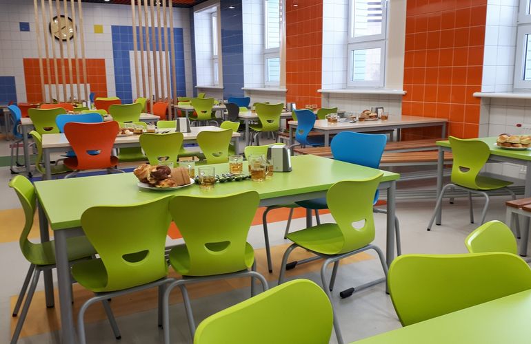 16 школ Житомирской области получат современные столовые и новое меню