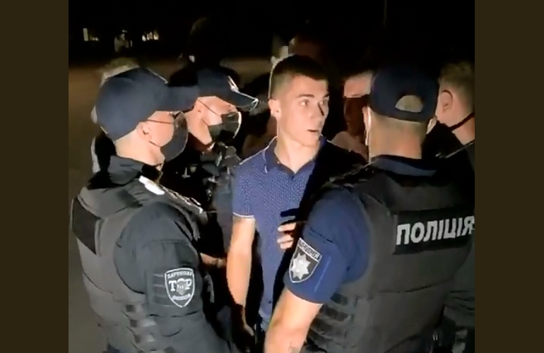 Скандал в Житомире. Полиция объяснила, почему подростков травили слезоточивым газом. ВИДЕО