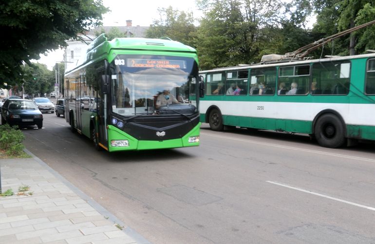 С кондиционером и USB-зарядками: новые троллейбусы начали курсировать по Житомиру. ФОТО