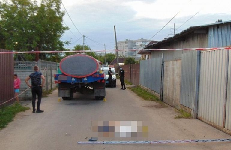 После смерти ребенка в переулке на Полевой запретили движение грузовиков и установили «лежачих копов»