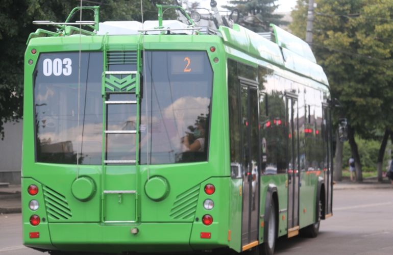 В Житомире для разгрузки транспорта выпускают новые троллейбусы, а пенсионеров просят воздержаться утром от поездок
