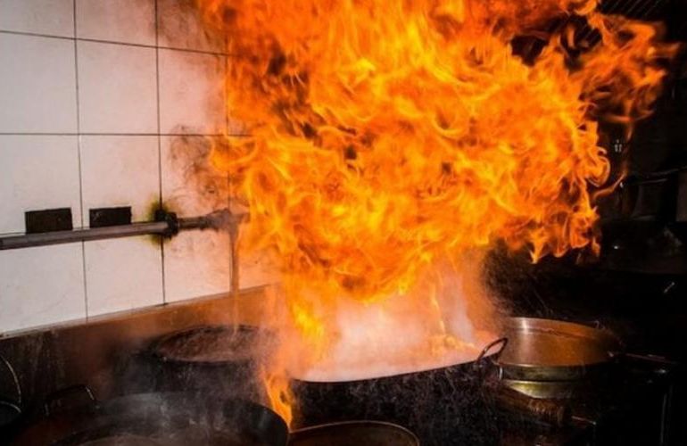 В Житомире из-за забытой на плите сковородки едва не погиб мужчина
