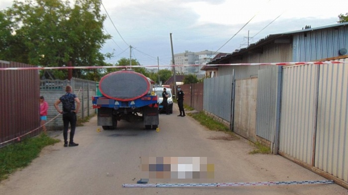 В Житомире 5-летний мальчик погиб под колесами молоковоза