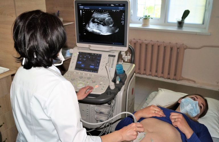 В Житомирской области из-за инфицирования врача на карантин закрыли родильное отделение