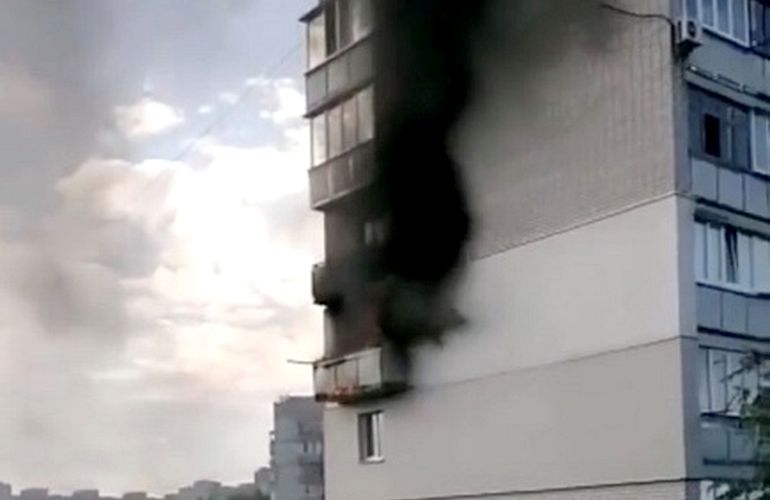 В Житомире сосед-курильщик поджег чужой балкон: квартиру успели спасти от огня. ФОТО