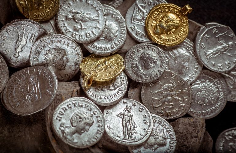 В Житомирской области археологи нашли клад древнеримских монет. ФОТО