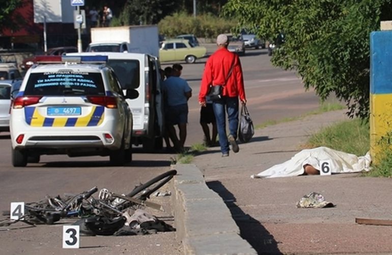 В Житомире на мосту водитель Opel сбил велосипедиста: от полученных травм он погиб